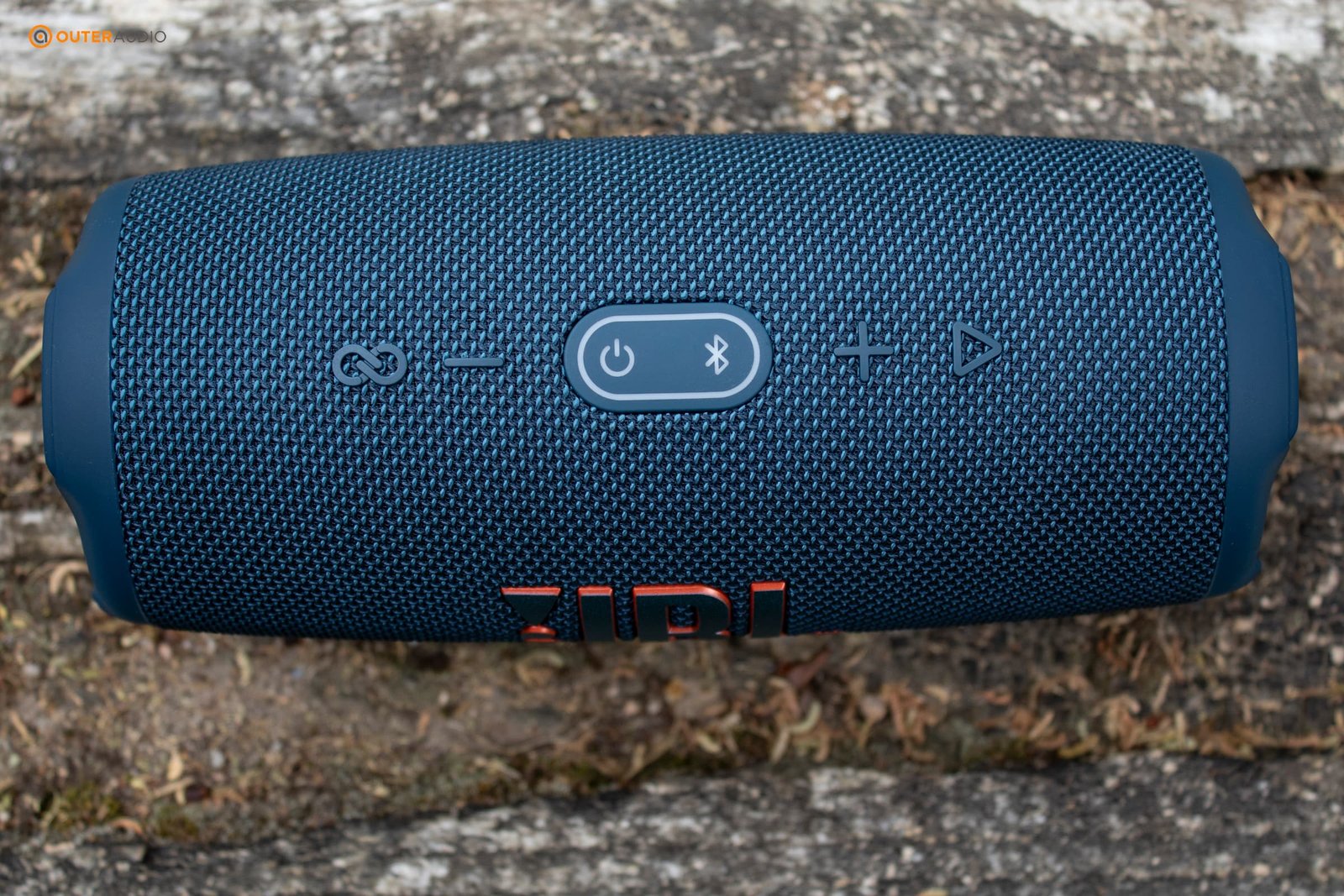 Bose SoundLink Flex (Gen 2) vs JBL Charge 5 7