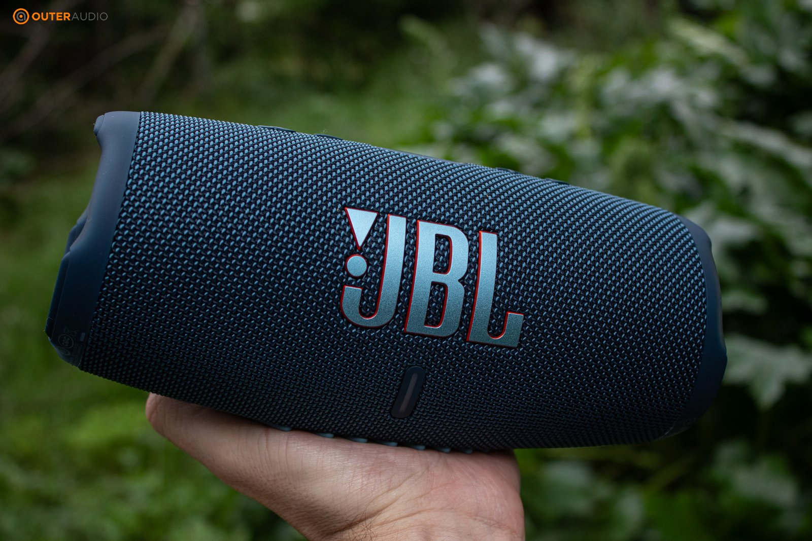 Bose SoundLink Flex (Gen 2) vs JBL Charge 5 4