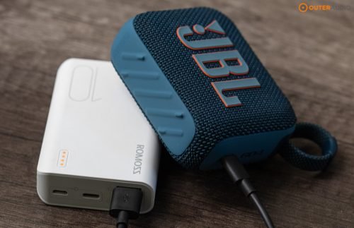 power bank and jbl go 4